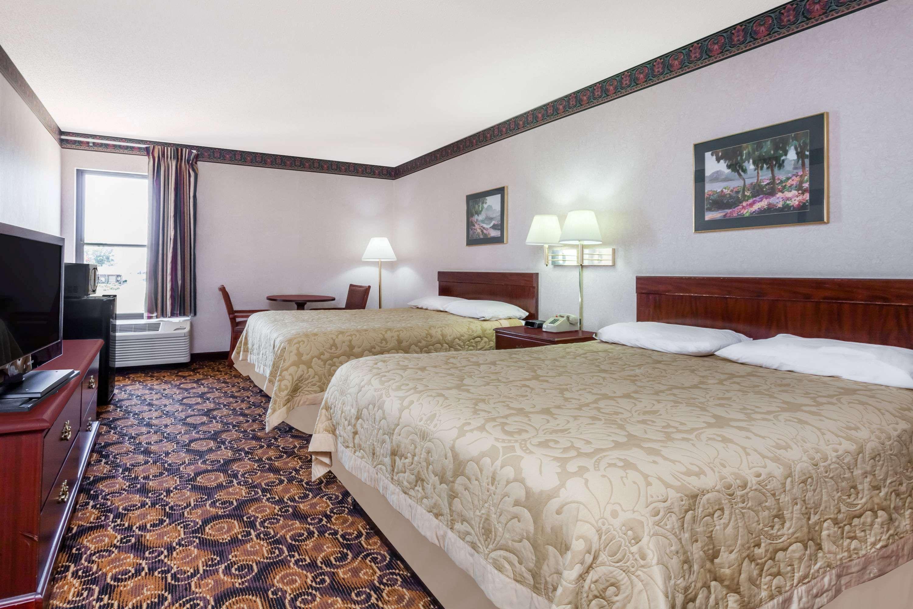Motel Super 8 By Wyndham Evansville North 2*