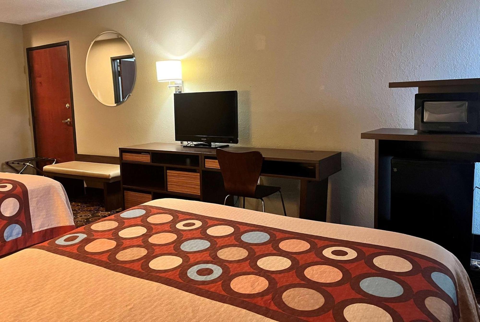 Super 8 By Wyndham Evansville North Motel 2*