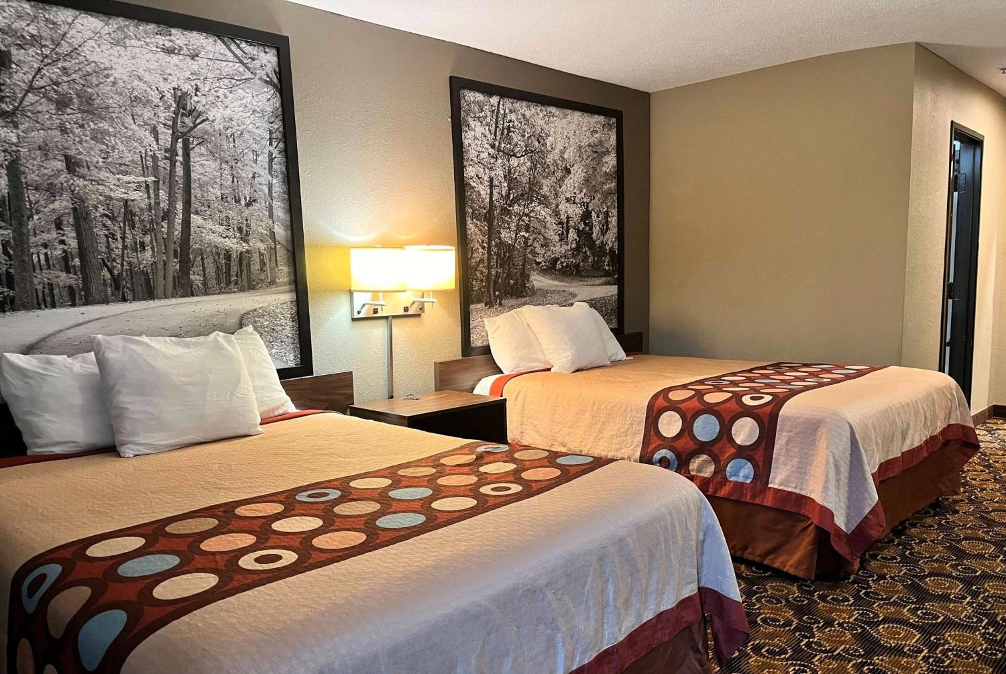 Super 8 By Wyndham Evansville North Stacer