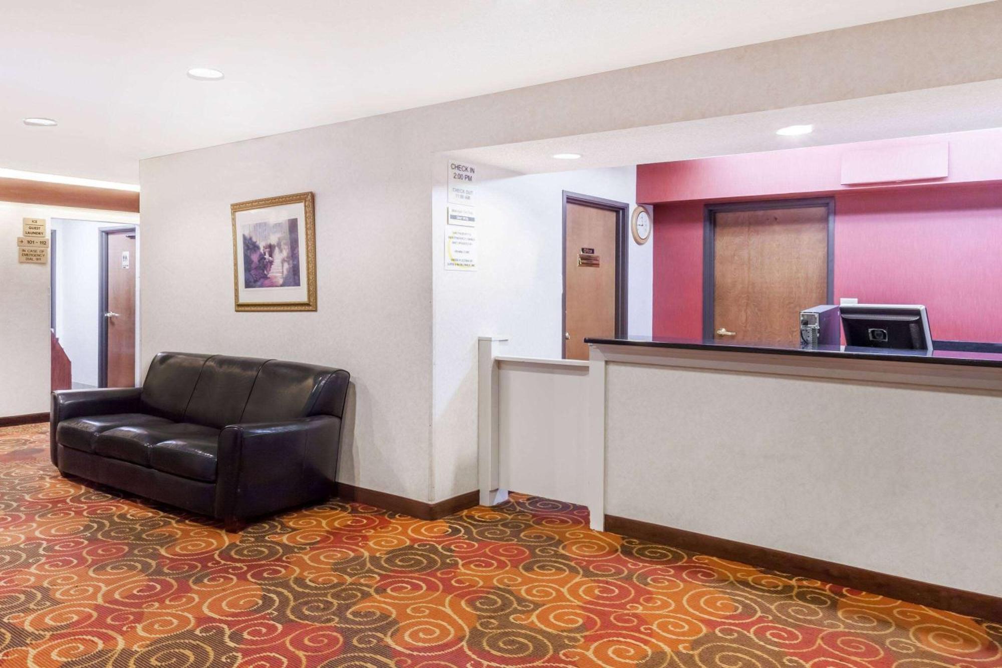 Super 8 By Wyndham Evansville North Motel Stacer