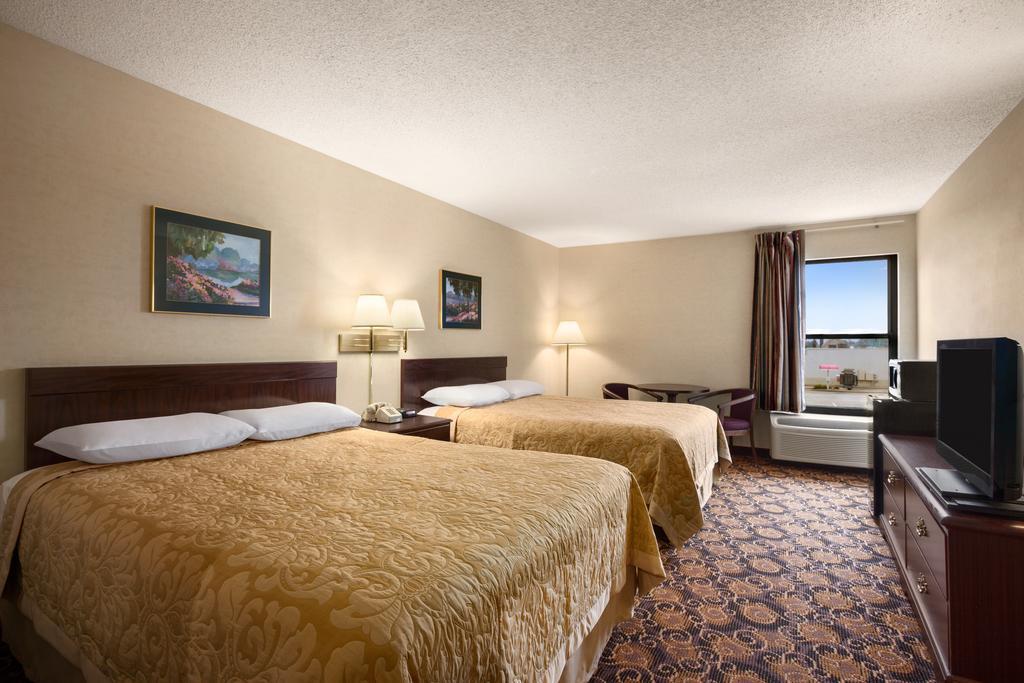 Motel Super 8 By Wyndham Evansville North 2*