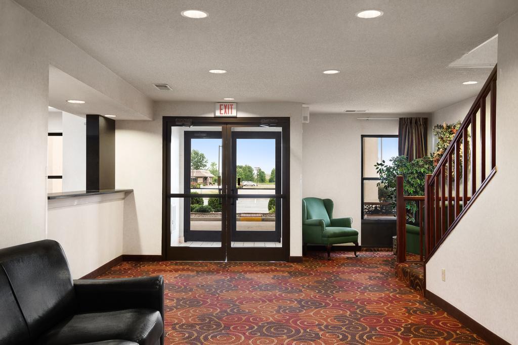 Super 8 By Wyndham Evansville North Motel Stacer