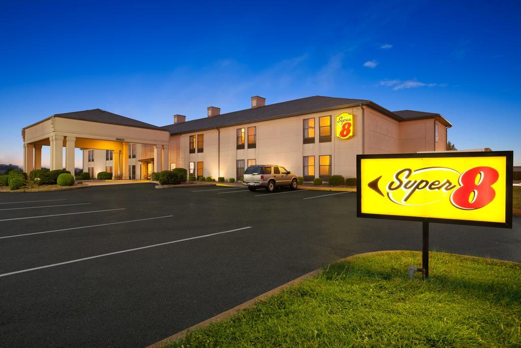 Super 8 By Wyndham Evansville North Stacer