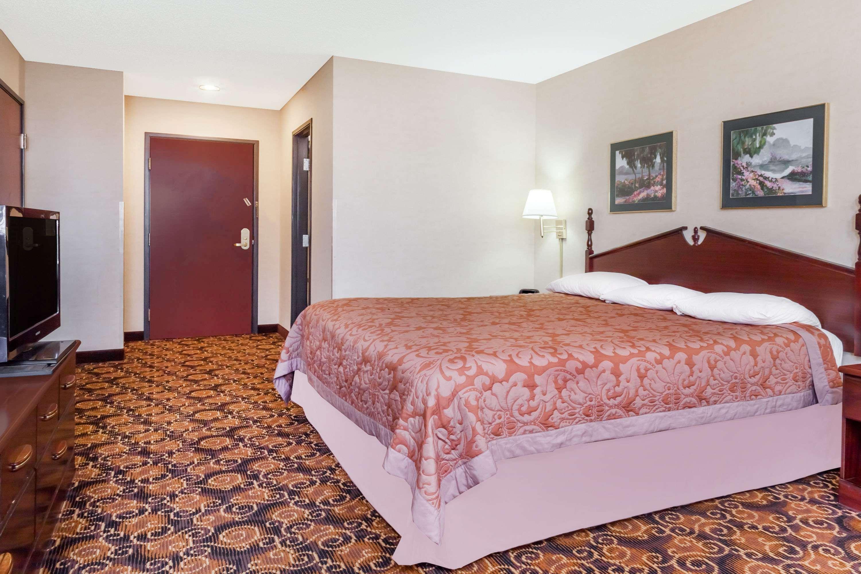 Motel Super 8 By Wyndham Evansville North 2*