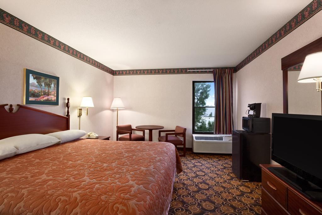 Motel Super 8 By Wyndham Evansville North