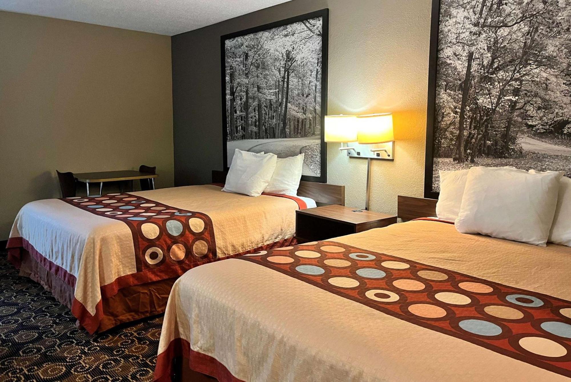 Super 8 By Wyndham Evansville North