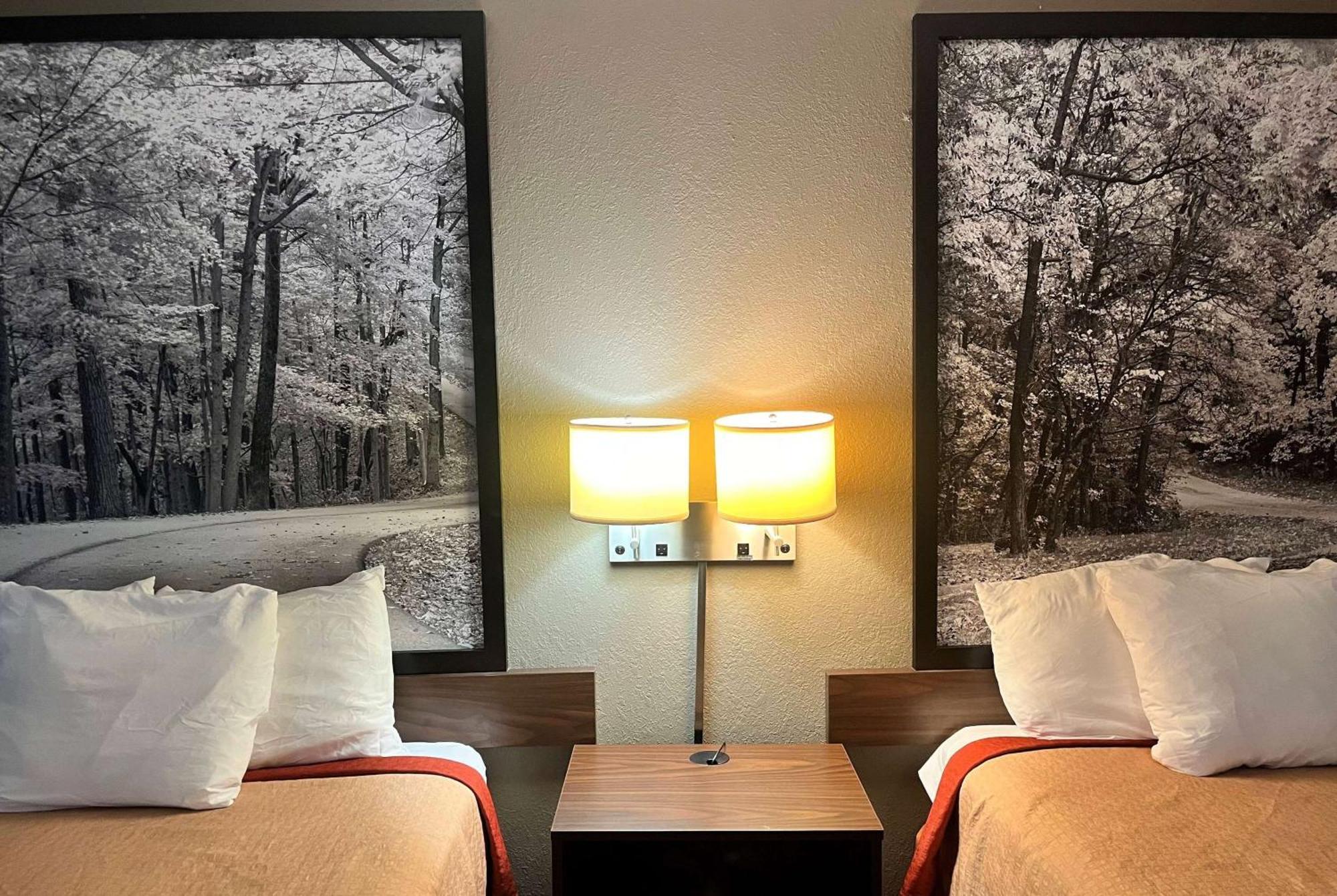 Super 8 By Wyndham Evansville North Stacer