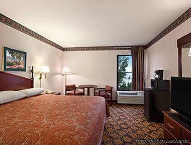 Motel Super 8 By Wyndham Evansville North 2*