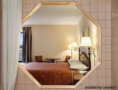 Motel Super 8 By Wyndham Evansville North
