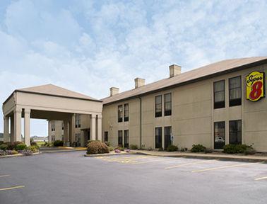 Super 8 By Wyndham Evansville North Motel